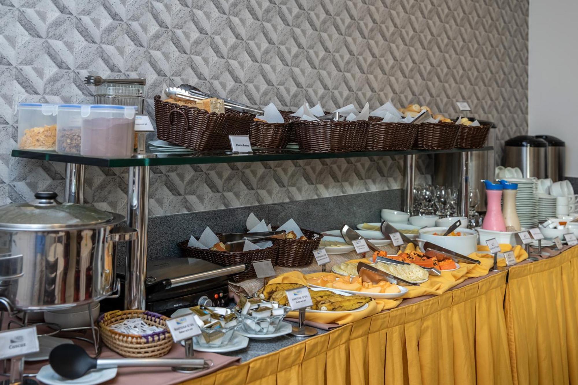 Tambau Beach Hotel — Photos 2